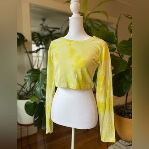 NWOT TALENTLESS yellow tie-dye cropped sweatshirt 🪩